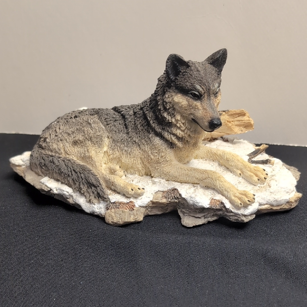 Timber Wolf Figurine Canadian Geographic Wildlife Resin 4" Tall
